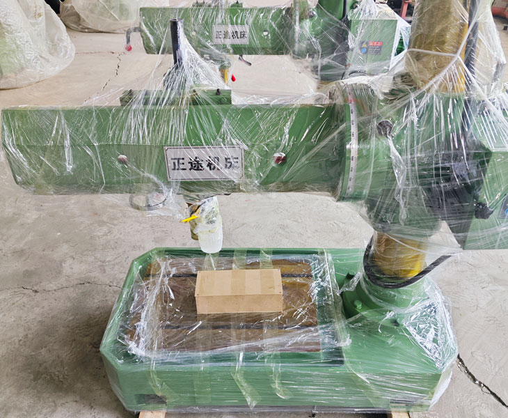 3132万向摇臂钻床