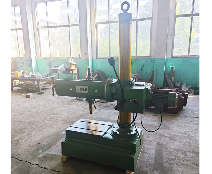 3132万向摇臂钻床