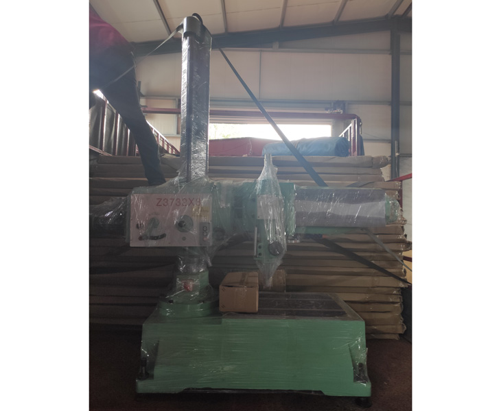 Z3732万向摇臂钻床
